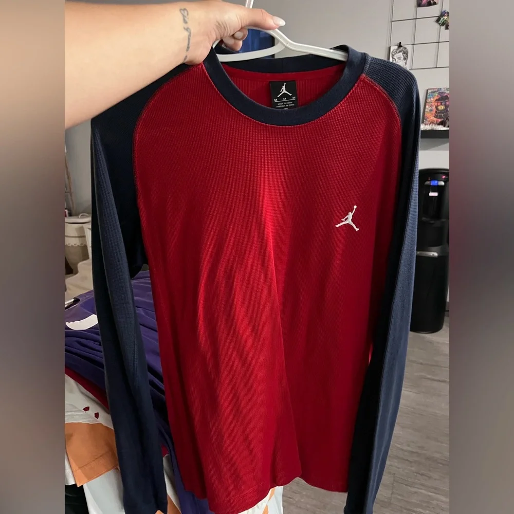 Here is a group of 6 Jordan T-shirts. All of these are size large. - Picture 4 of 6